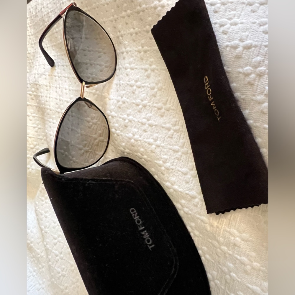 “Tom Ford” Penelope oversized sunglasses with case.